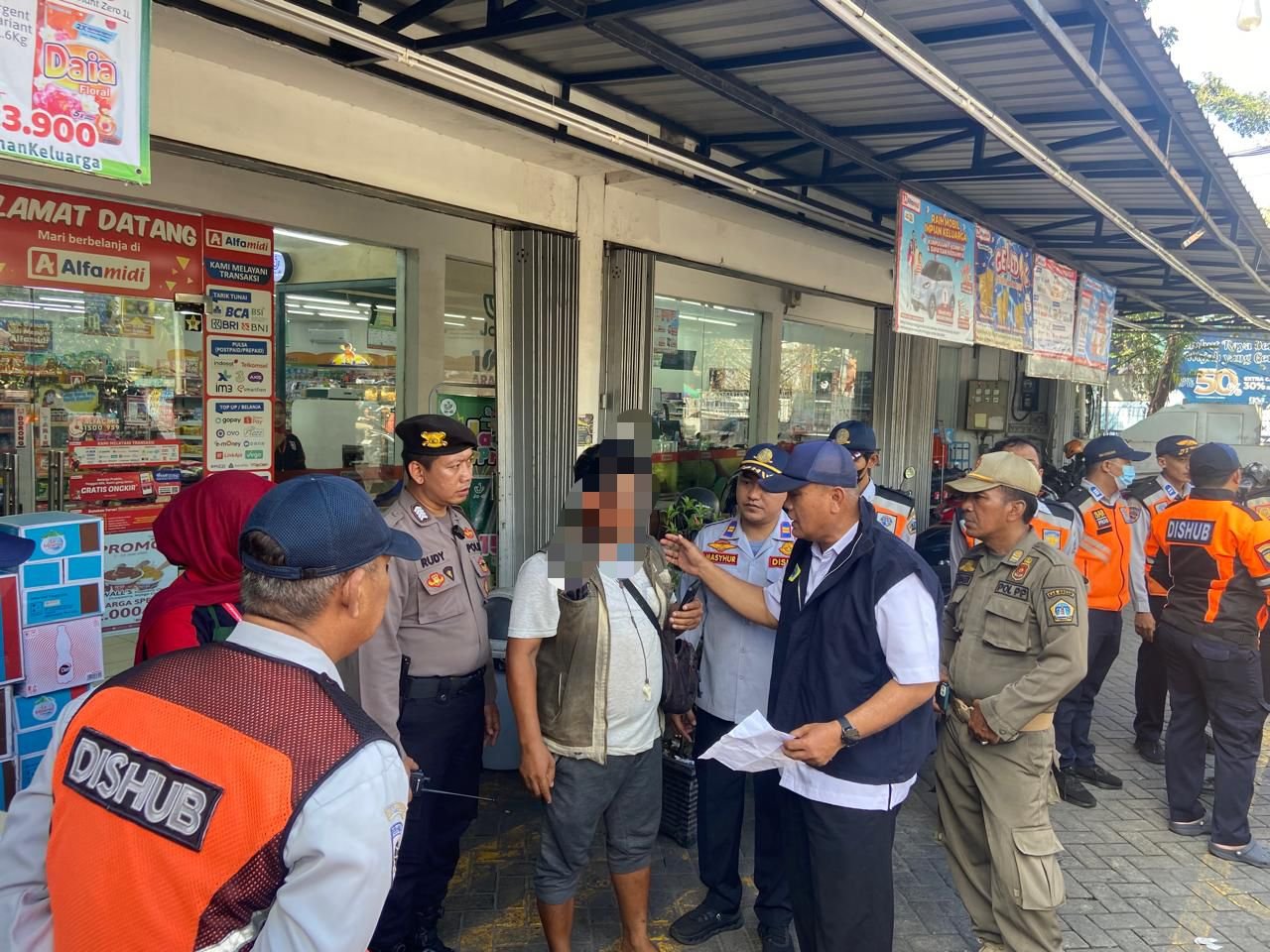 Sinergi Polres Gresik dan Dishub Tertibkan Parkir Liar, Jukir Ilegal Ditindak